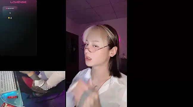 Snapshot of 888888zzzz chatting on March 7, 2025, 12:45 pm 888888zzzz online show from March 7, 2025, 12:45 pm