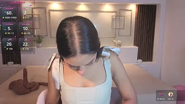 ChloeMoon9 online show from November 6, 2025, 11:36 am