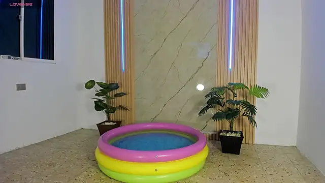 flor herrera01 online show from April 25, 2026, 3:20 am