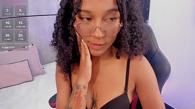 Layla Clarke online show from January 14, 2026, 3:21 am