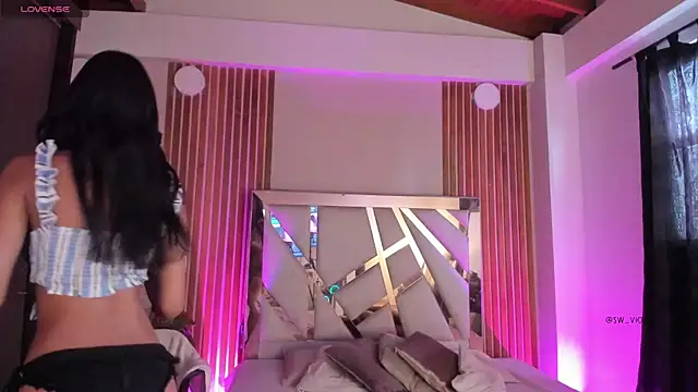 sweetviolet   online show from April 5, 2026, 12:23 pm