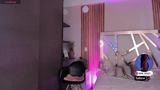 sweetviolet   online show from April 14, 2026, 12:32 pm