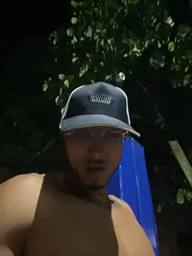 Snapshot of MaxxxSteil chatting on March 8, 2025, 6:10 am MaxxxSteil online show from March 8, 2025, 6:10 am