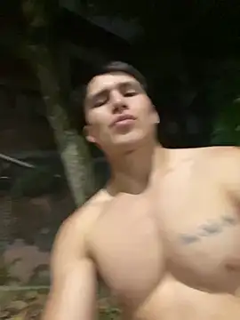 Snapshot of MaxxxSteil chatting on February 22, 2025, 4:18 am MaxxxSteil online show from February 22, 2025, 4:18 am