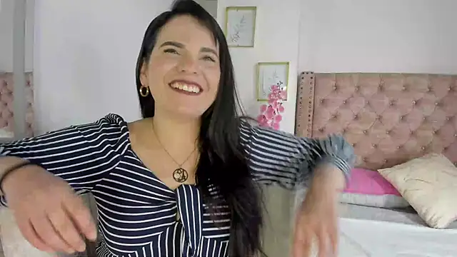 laura hotties online show from May 28, 2026, 1:28 pm