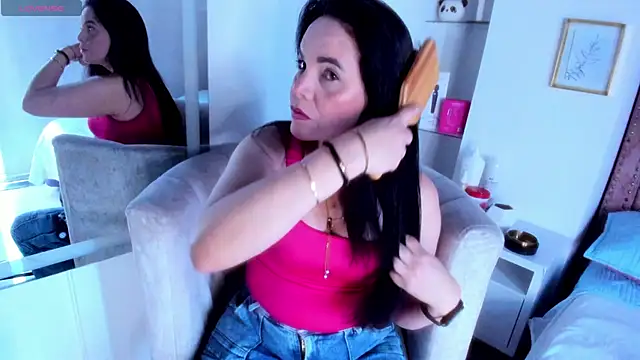 laura hotties online show from May 8, 2026, 6:23 pm