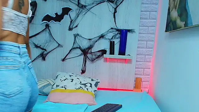 ZaraRousse online show from October 27, 2025, 1:39 am