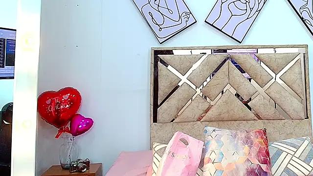 ZaraRousse online show from December 4, 2025, 3:16 am