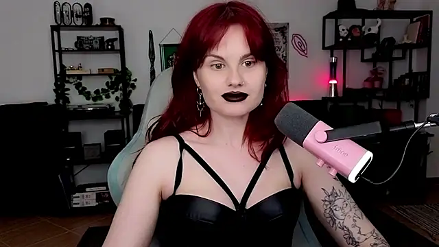 Snapshot of Della_Ideal chatting on April 19, 2026, 5:14 pm Della Ideal online show from April 19, 2026, 5:14 pm