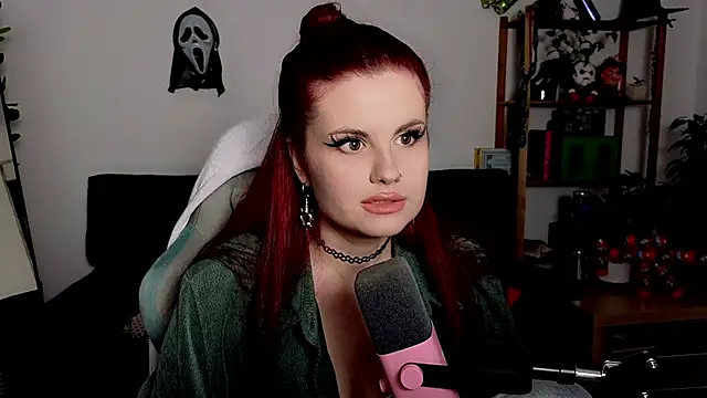 Della Ideal online show from November 23, 2025, 5:56 pm