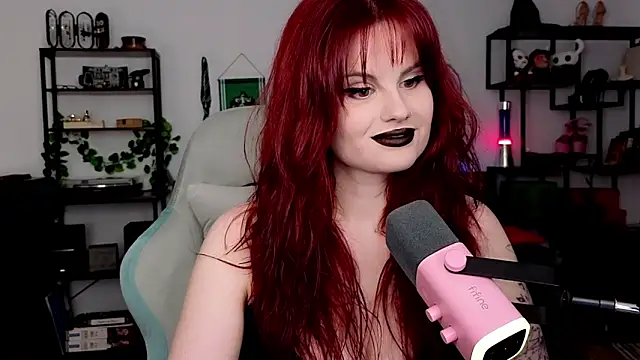 Snapshot of Della_Ideal chatting on April 12, 2026, 6:33 pm Della Ideal online show from April 12, 2026, 6:33 pm