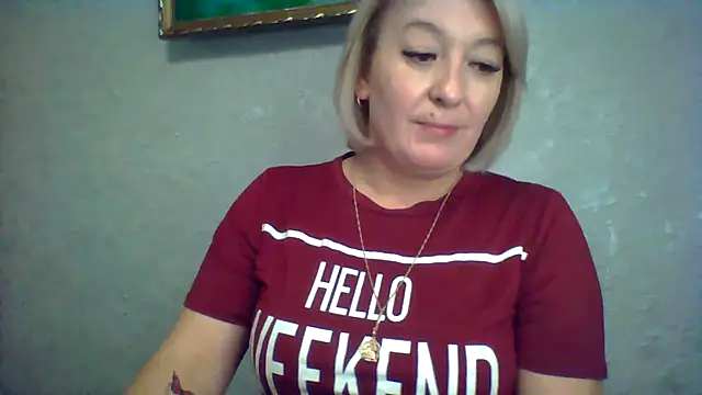Snapshot of ArielXLoveresss chatting on October 19, 2025, 7:22 am ArielXLoveresss online show from October 19, 2025, 7:22 am