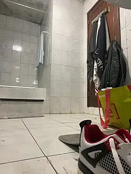 Snapshot of rogerdik76 chatting on February 27, 2026, 6:24 am rogerdik76 online show from February 27, 2026, 6:24 am