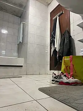 Snapshot of rogerdik76 chatting on February 25, 2026, 6:13 am rogerdik76 online show from February 25, 2026, 6:13 am