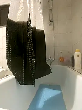 Snapshot of rogerdik76 chatting on November 4, 2025, 12:03 am rogerdik76 online show from November 4, 2025, 12:03 am