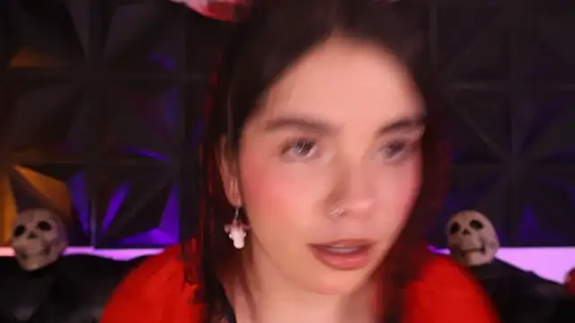 DaphneGlas online show from October 30, 2025, 1:09 pm