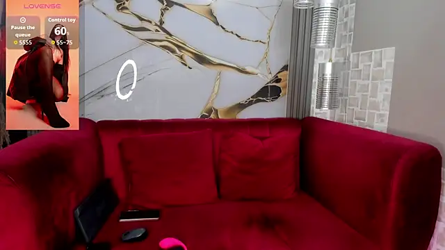 Bella williamss  online show from April 13, 2026, 7:40 pm