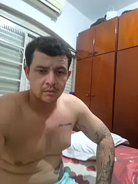 comcoroas online show from October 5, 2025, 4:14 am