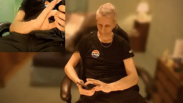 maxdaddy690 online show from December 31, 2024, 2:03 pm