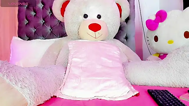 Snapshot of Julie_Lovelyx1 chatting on March 20, 2025, 7:03 am Julie Lovelyx1 online show from March 20, 2025, 7:03 am