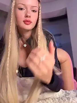 Snapshot of AngelicaaHeaven chatting on September 12, 2025, 10:42 pm AngelicaaHeaven online show from September 12, 2025, 10:42 pm