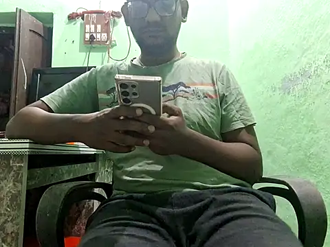 Snapshot of wildfun_ chatting on December 5, 2025, 8:35 am wildfun online show from December 5, 2025, 8:35 am