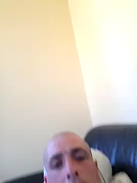 Davideee77777 online show from May 3, 2026, 3:37 pm