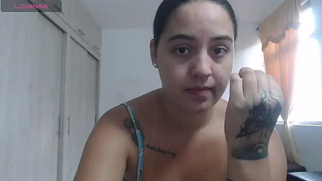 Anthonela Queen online show from November 17, 2025, 9:41 pm