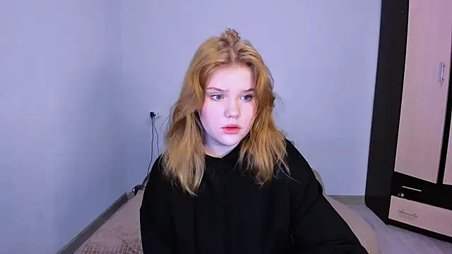 LaseyMoon online show from November 26, 2025, 1:38 am