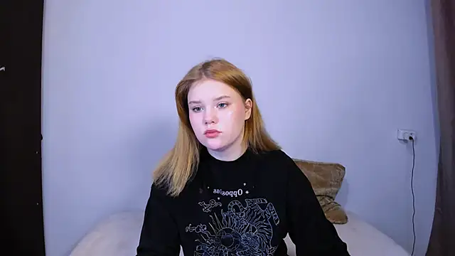 LaseyMoon online show from September 29, 2025, 11:27 am