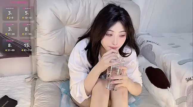 xiaolanlan3344 online show from March 20, 2025, 5:47 pm