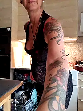 Snapshot of Emma_Milf25 chatting on October 2, 2025, 9:45 am Emma Milf25 online show from October 2, 2025, 9:45 am