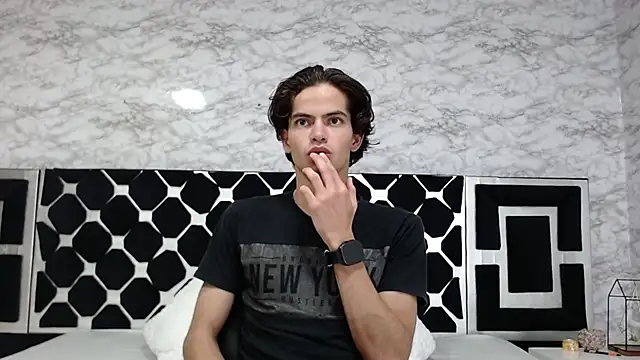 Snapshot of Maximoherrera_16 chatting on March 1, 2025, 3:32 am Maximoherrera 16 online show from March 1, 2025, 3:32 am