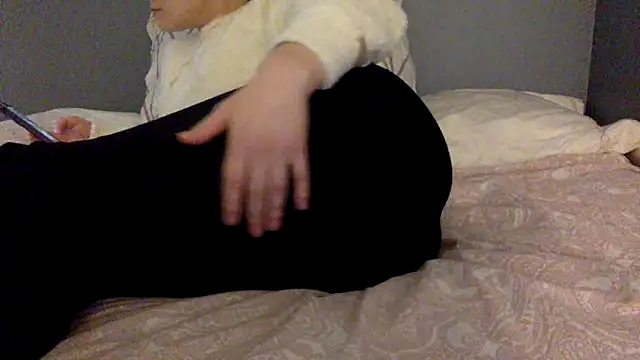 prettyy kitty online show from February 25, 2025, 7:27 pm