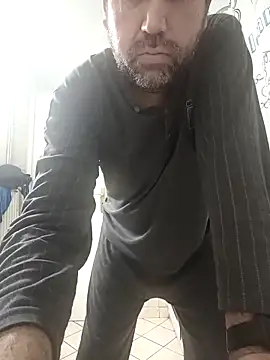 Snapshot of Openmind_42 chatting on November 9, 2025, 4:05 am Openmind 42 online show from November 9, 2025, 4:05 am