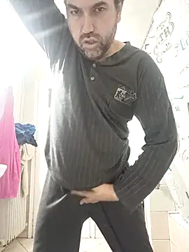 Snapshot of Openmind_42 chatting on November 4, 2025, 2:10 pm Openmind 42 online show from November 4, 2025, 2:10 pm