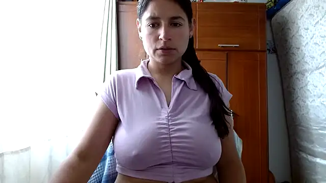 Escarcha-blue online show from May 13, 2026, 7:10 pm