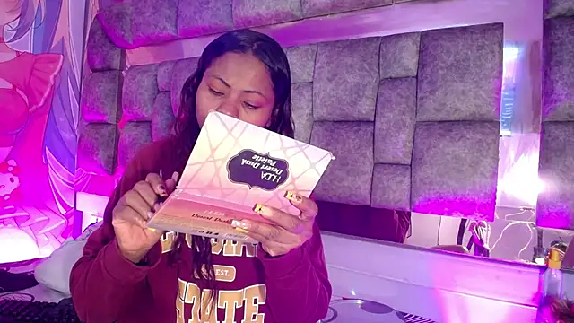 Agata Grubisic online show from November 12, 2025, 3:43 am