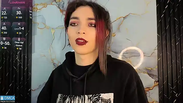 MaeveKuro online show from November 4, 2025, 3:43 am