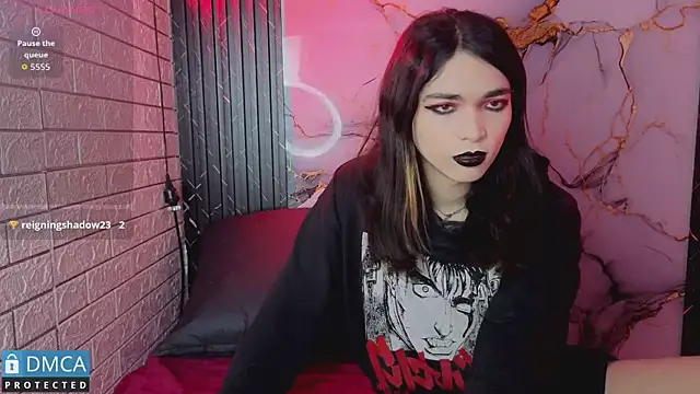 MaeveKuro online show from June 19, 2026, 3:12 am