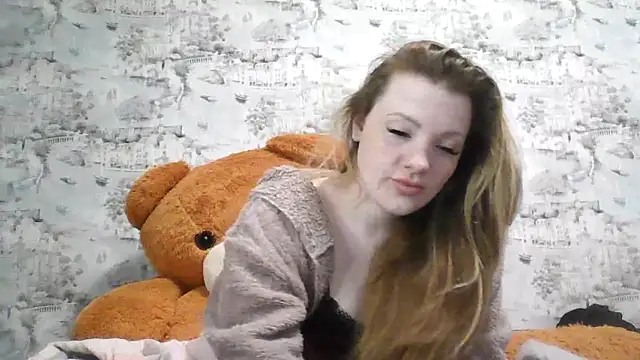 Eveline May online show from February 13, 2026, 1:44 pm