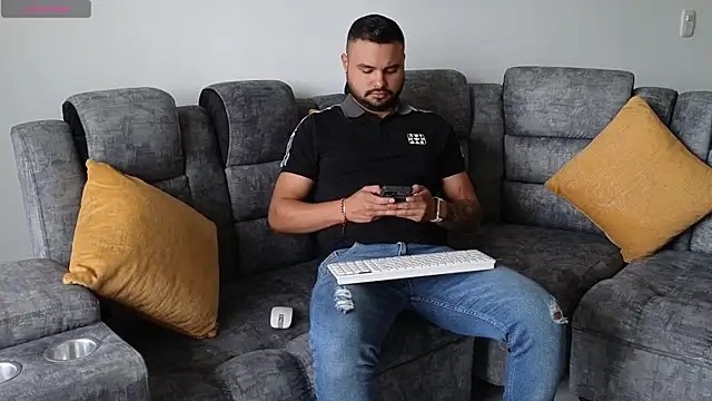 Snapshot of khalidferrer chatting on March 6, 2025, 12:52 pm khalidferrer online show from March 6, 2025, 12:52 pm