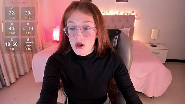 Emily Warren  online show from November 14, 2025, 7:39 pm