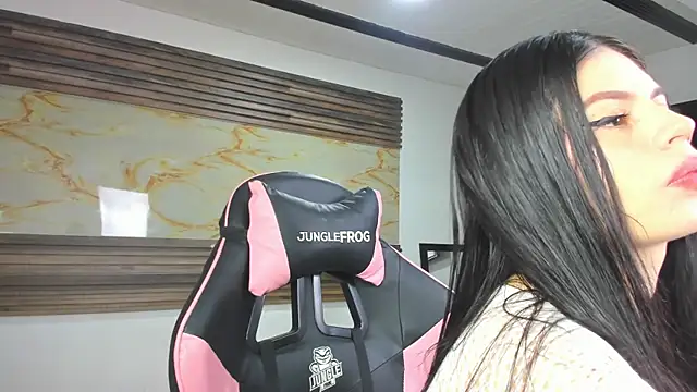 Snapshot of Cloe_roouse chatting on December 4, 2025, 9:03 pm Cloe roouse online show from December 4, 2025, 9:03 pm