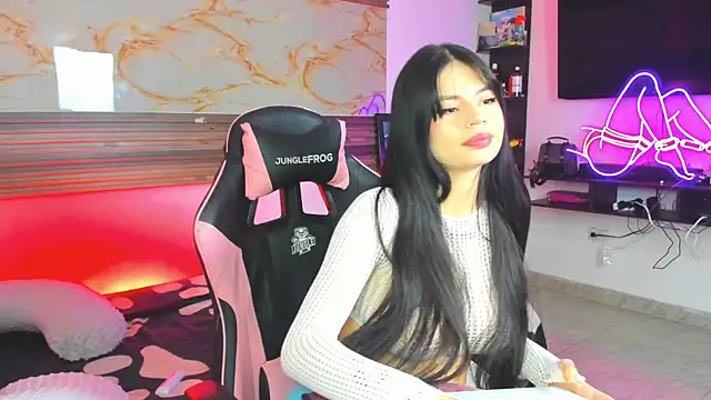 Snapshot of Cloe_roouse chatting on November 10, 2025, 7:08 pm Cloe roouse online show from November 10, 2025, 7:08 pm