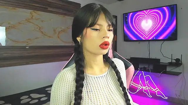 Snapshot of Cloe_roouse chatting on October 28, 2025, 8:19 pm Cloe roouse online show from October 28, 2025, 8:19 pm