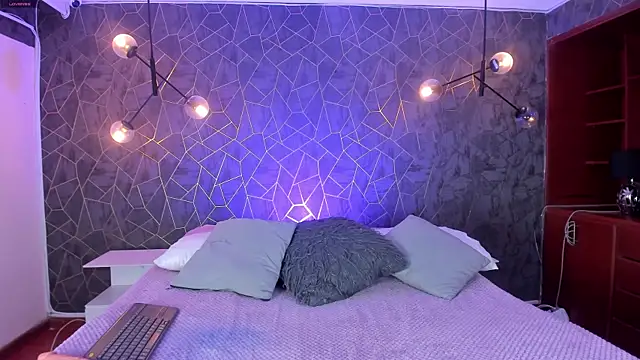 zephyra-angels online show from October 29, 2025, 4:11 am