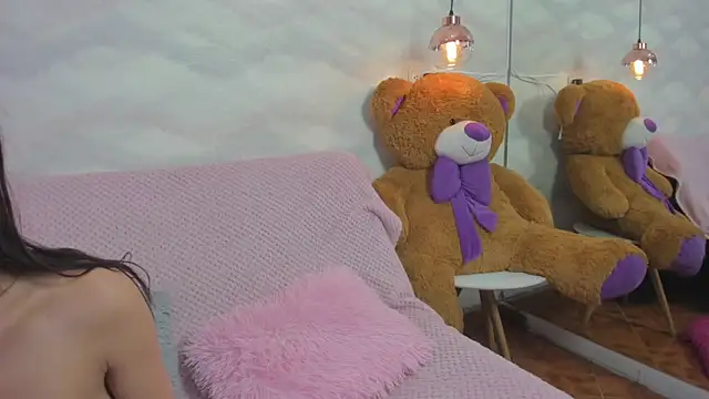 zephyra-angels online show from October 13, 2025, 4:03 am