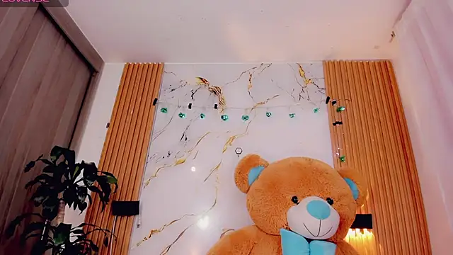 ValeriCardenas online show from April 7, 2026, 3:08 am