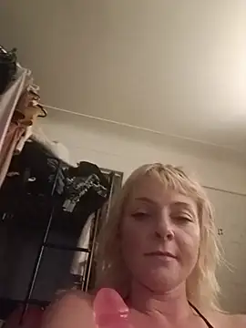 Foxxyhoneypott online show from June 17, 2026, 10:36 am